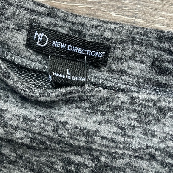 New Directions Grey Sweater Size Large - Picture 5 of 5